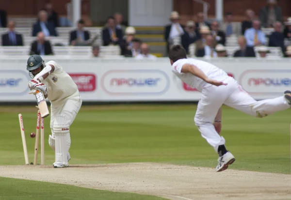 Cricket. Engeland vs bangladesh 1ste dag van de test 3. Mohammad mahmudullah, james anderson — Stockfoto