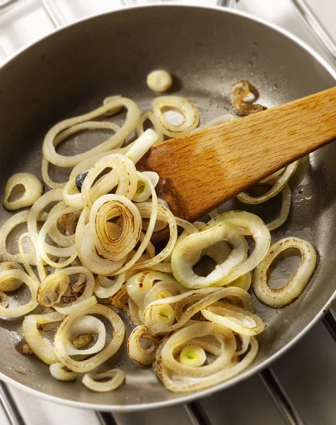 Tavada Pişirme soğan halkaları — Stok fotoğraf