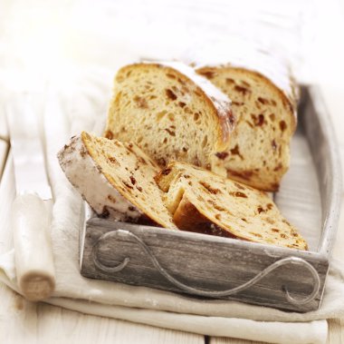 Üzümlü dilim ekmek