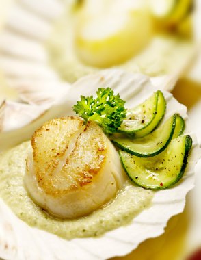 Fistolar midye kabuğu'kabak ile görev yaptı.