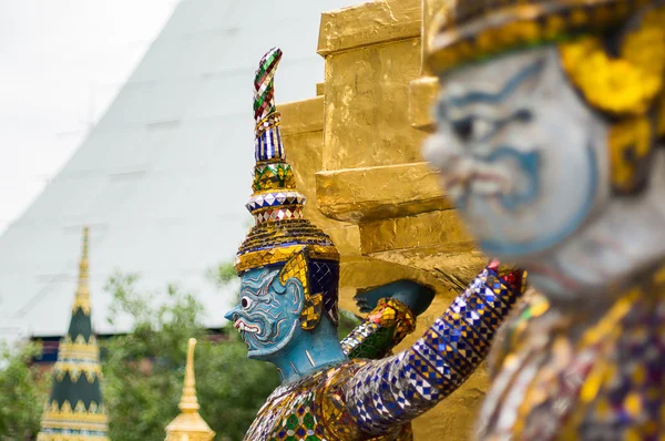 Estátua de gigantes em wat para keaw em Bangkok Tailândia — Fotografia de Stock