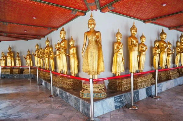 Gyllene buddha vid wat pho bagkok thailand — Stockfoto