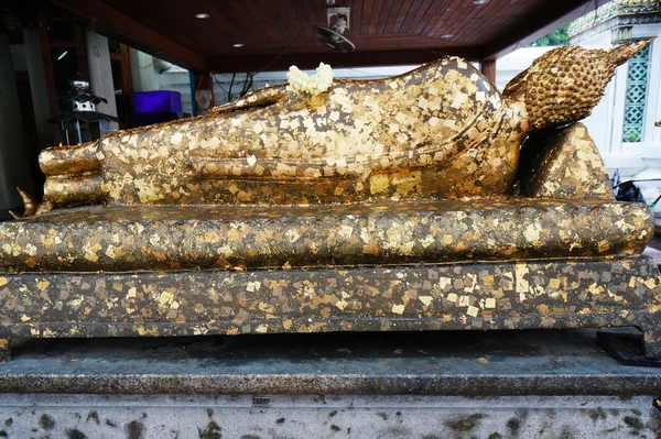 Tillbaka ofgolden buddha vid wat pho bangkok, thailand — Stockfoto