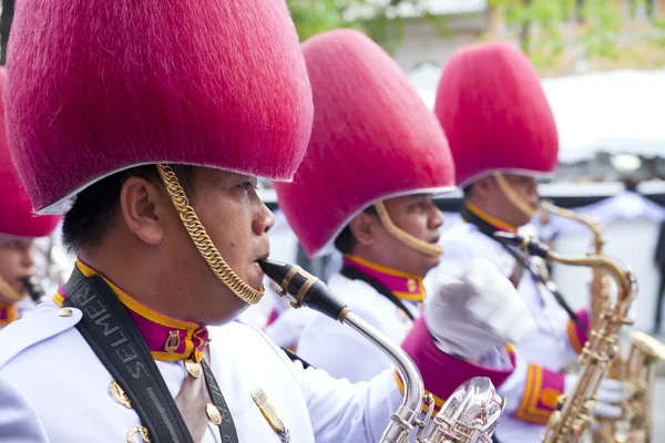 Bangkok, Thajsko - 25 října 2013: thajské strážce kapely březen — Stock fotografie