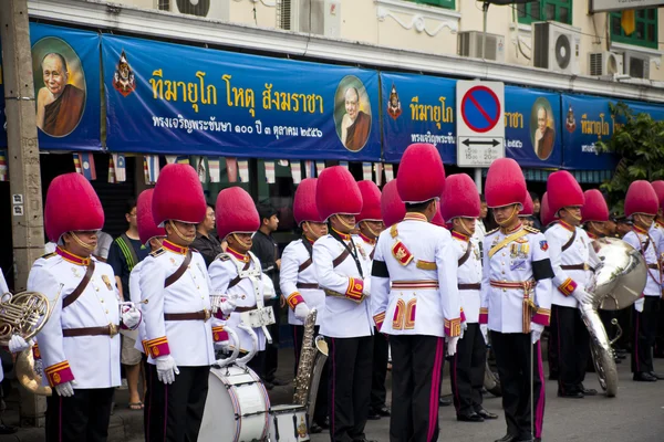 Bangkok, Thajsko - 25 října 2013: thajské strážce kapely březen — Stock fotografie