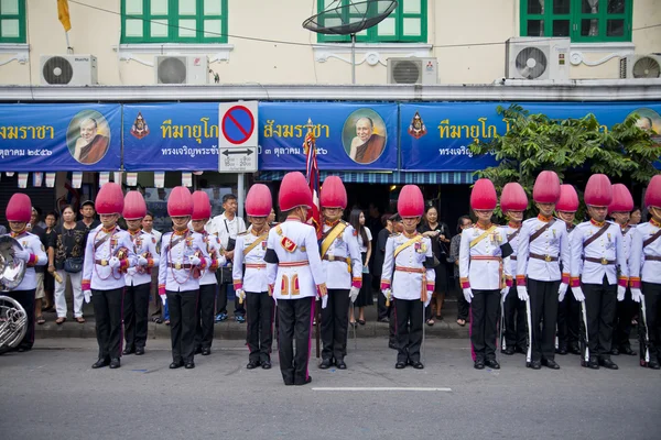Banguecoque, Tailândia - 25 de outubro de 2013: marcha da banda de guardas tailandeses — Fotografia de Stock
