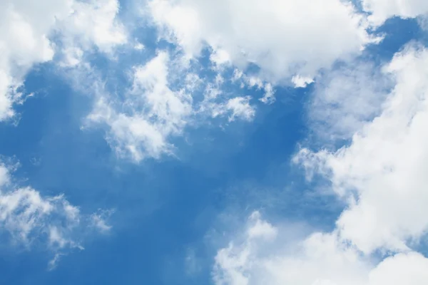 青い空の雲 ストックフォト