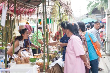 Bangkok, Tayland - 20 Ekim 2013: tanımlanamayan Tay insanlar
