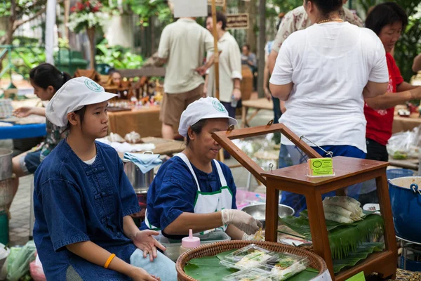 Bangkok, Tayland - 20 Ekim 2013: tanımlanamayan Tay insanlar — Stok fotoğraf