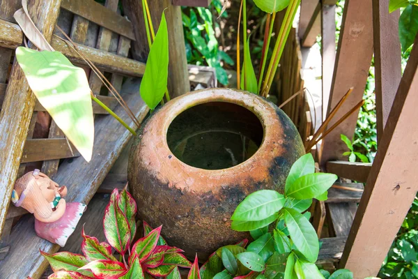 Gamla lera keramik på koh kret island thailand — Stockfoto