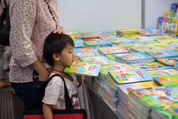 Bangkok, thailand - 18. oktober 2013: unbekannter besucher — Stockfoto