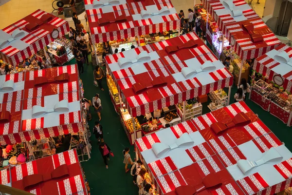 Bangkok, Tayland - 20 Aralık 2013: tanımlanamayan ziyaretçi ar