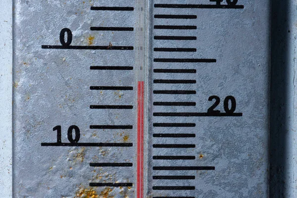 Termômetro Livre Mostrando Quase Menos Graus Celsius — Fotografia de Stock