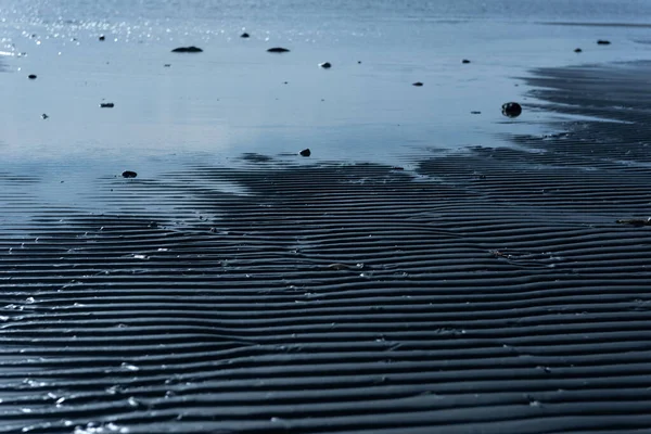 Kumsalda Dalgalı Kum Deseni — Stok fotoğraf