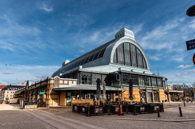 Göteborg, İsveç - 21 Mart 2021: Kungstorget Saluhallen Pazar Saluhallen..