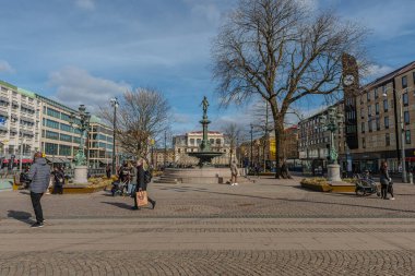 Göteborg, İsveç - 21 Mart 2021 Johanna i Brunnsparken Çeşmesi.