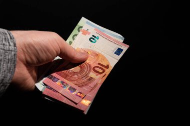 Gothenburg, İsveç - 28 Mart 2021: Avro banknotlarının farklı değerleri..