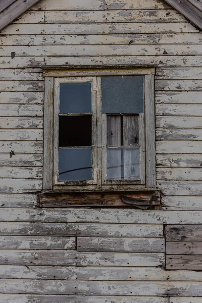 Janela Velha Casa Madeira Branca Abandonada — Fotografia de Stock