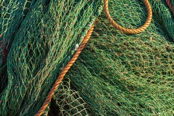 Depodaki balıkçı teknesinin detayları...