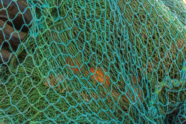 Depodaki balıkçı teknesinin detayları...