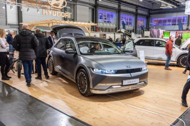 Göteborg, İsveç - Aralık 05 2021: Hyundai Ioniq 5 elektrikli otomobil.