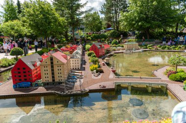 Billund, Danimarka - 25 Haziran 2011: Şehir liman sahnesi al Legoland Billund.