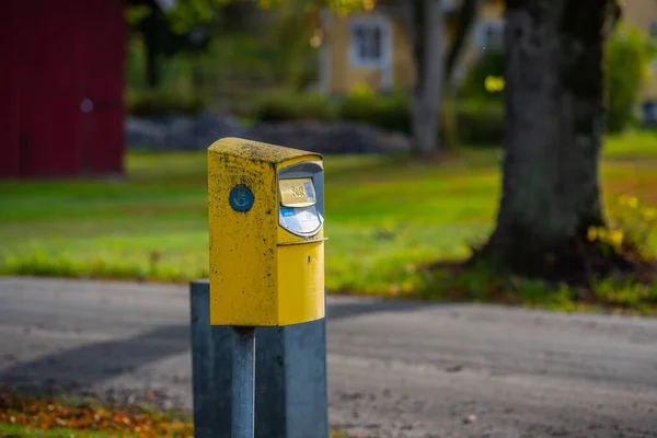 瑞典Alingsas September Tdecember 2020 Yellow Mail Box Alongside Road — 图库照片