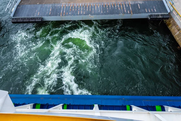 Wake Ferry Departing Port — Stock Photo, Image