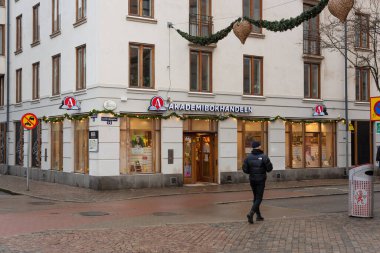 Göteborg, İsveç - 23 Ocak 2022: Jarntorget 'deki Akademibokhandeln Kitapevi.