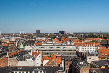 Kopenhag, Danimarka - 12 Mayıs 2017: Rundetarn 'dan Indre By ve Kongens Nytorv.