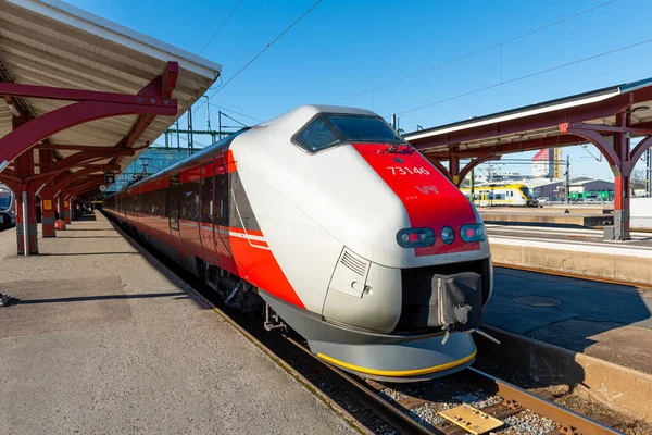 VY treni Gothenburg merkez istasyonuna varıyor..