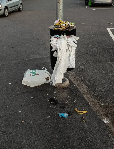 Gothenburg Sweden May 2021 Trash Ripped Out Trash Can Parking — ストック写真