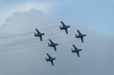 İsveç Ekibi 60 hava gösterisi grubu akrobatik manevralar yapıyor...