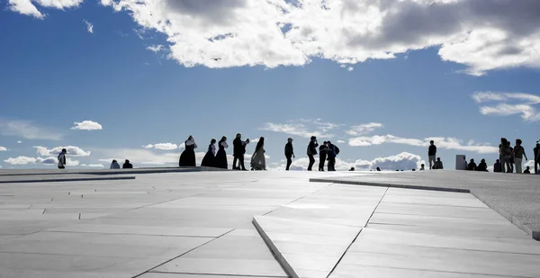 People Top Roof Oslo Opera House — 스톡 사진
