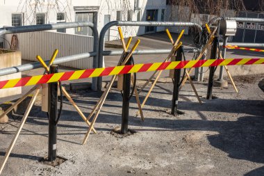 Göteborg, İsveç - 21 Nisan 2022: Bisiklet park direği yeni dikildi.