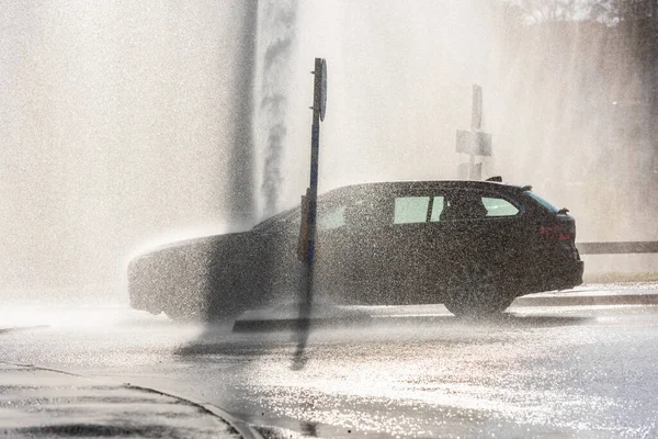 Gotemburgo Suecia Mayo 2022 Los Coches Que Conducen Través Una — Foto de Stock