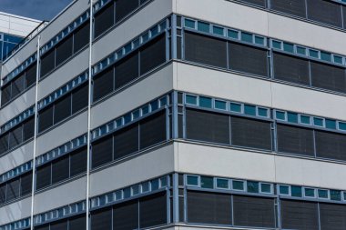 Goteborg, İsveç - 10 Nisan 2022: Büyük bir ofis binasının köşesi.