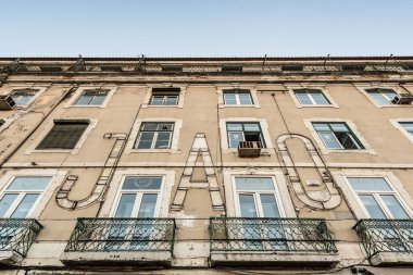 Lisboa, Portekiz - 21 Temmuz 2016: Şehrin güzel sokaklarını keşfetmek.