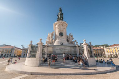Lisboa, Portekiz - 22 Temmuz 2016: Praca do Comercio 'daki Kral I. Jos Heykeli.
