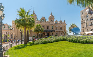 Monako, Monako - 8 Temmuz 2008: Casino Meydanı Monte-Carlo 'nun önünde.