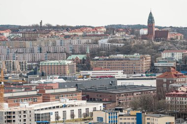 Göteborg, İsveç - 10 Nisan 2011: Masthugget ve Masthuggskyrkan ilk yarıda. Orta kısımda Hasselblad Karargahı var..
