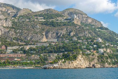 Monako, Monako - 9 Temmuz 2008 Monte-Carlo Sahili ve Pointe de la Veille ile Vista Palace Oteli.