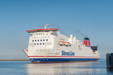Frederikshavn, Danimarka - 24 Nisan 2011: RoRo yolcu feribotu Stena Jutlandica (IMO 9125944) Frederikshavn 'a varıyor.