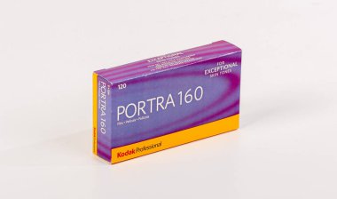 Gothenburg, İsveç - 4 Haziran 2019: Kodak Portra 160 renk eksi 120 film 5 paket halinde.