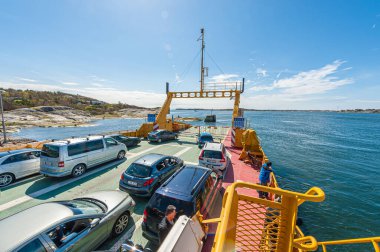 Göteborg, İsveç - 29 Nisan 2012: Feribot Beda (IMO 8302363) Lilla Varholmen ve Hono arasında araç ve yolcu taşımaktadır..