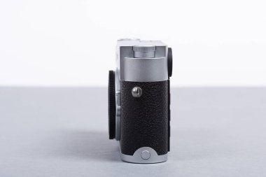 Göteborg, İsveç - Haziran 2019: Leica M10 gümüşünün ayrıntıları.