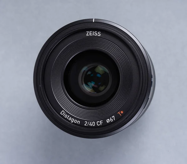 Гётеборг Швеция Июнь 2019 Zeiss Batis Сером Фоне — стоковое фото