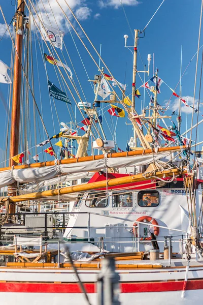 挪威奥斯陆 2014年7月19日 阳光普照的古老木制渔船 — 图库照片