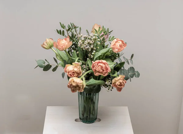 Bouquet Coloré Fleurs Dans Vase Vert — Photo