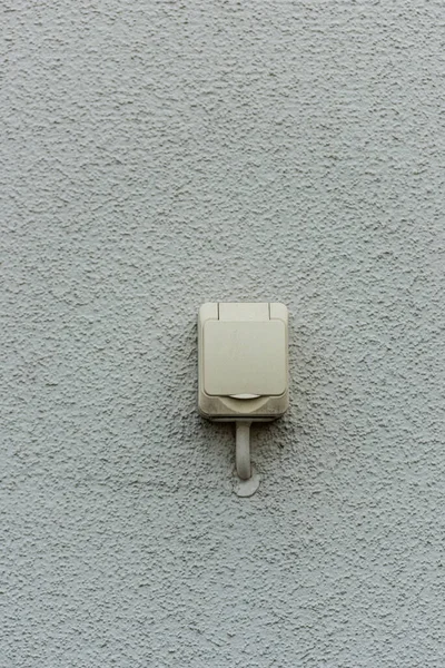 Ηλεκτρική Έξοδος Λευκό Εξωτερικό Τοίχο — Φωτογραφία Αρχείου